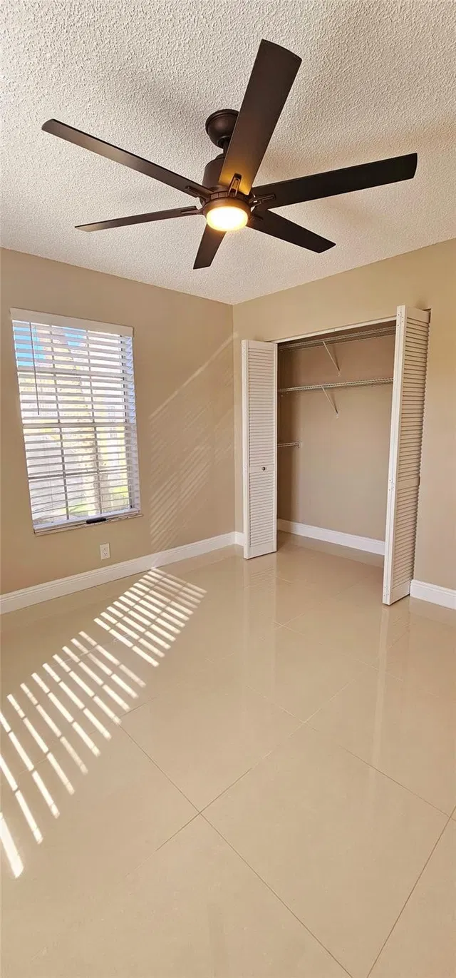 Unit H photo 32
