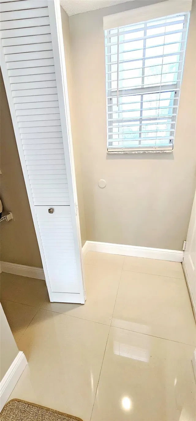 Unit H photo 38