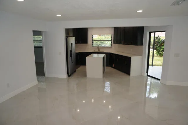 West Palm Beach Residence photo 2