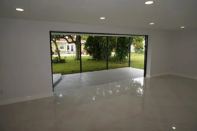 West Palm Beach Residence photo 21