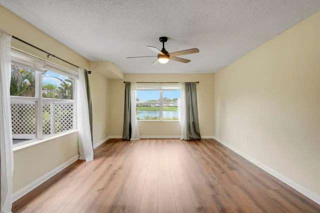  Residence photo 8