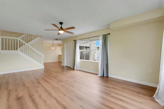  Residence photo 9