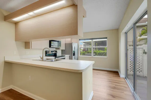  Residence photo 11