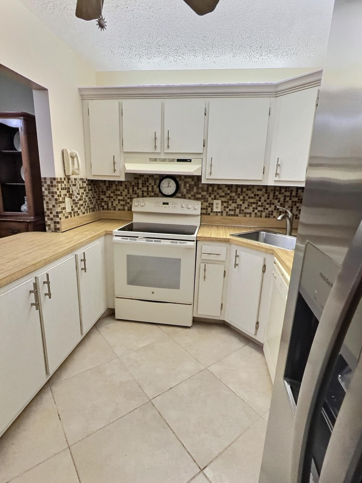 Unit B-1 photo 9