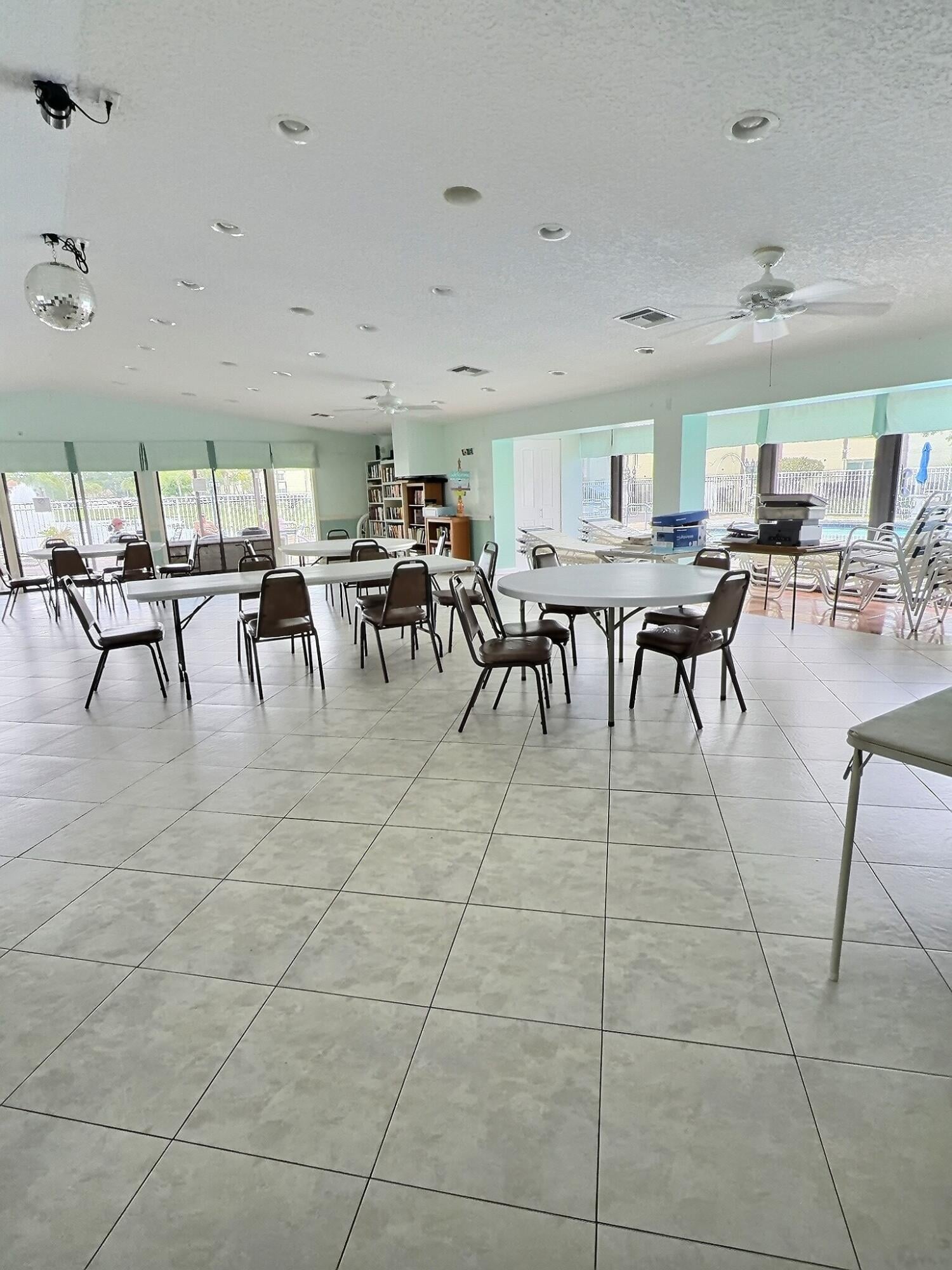 Unit B-1 photo 25