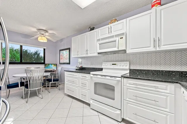 Residence photo 5