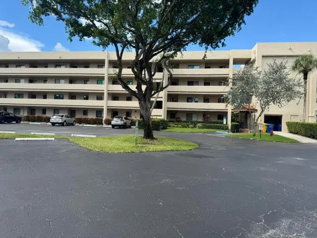  Unit 115 photo 4