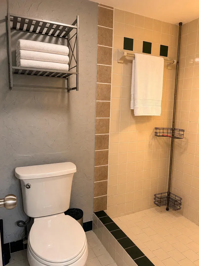  Unit 2220 photo 5