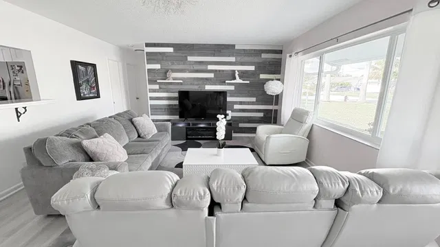 Residence photo 3