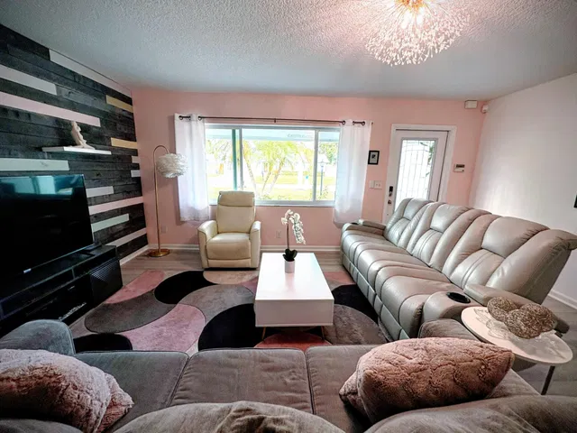 Residence photo 4