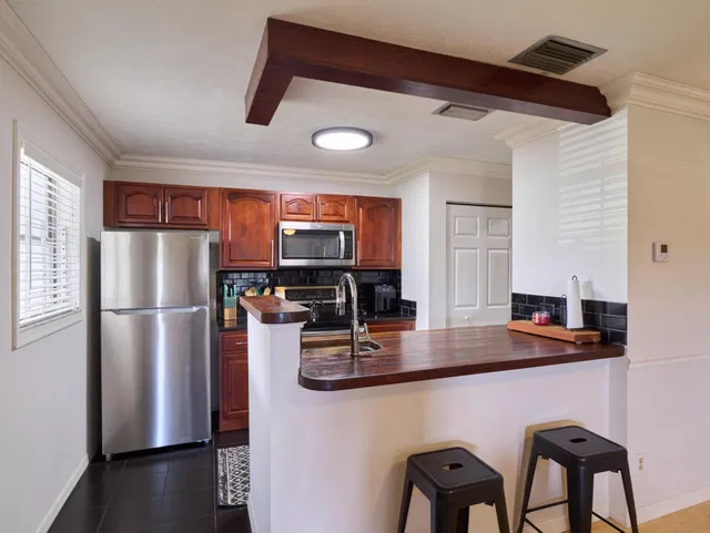  Unit 204 photo 8