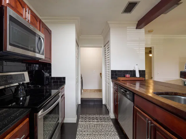  Unit 204 photo 9