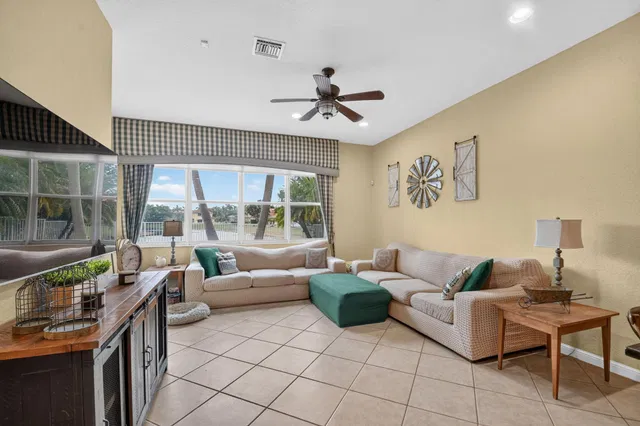 Residence photo 17