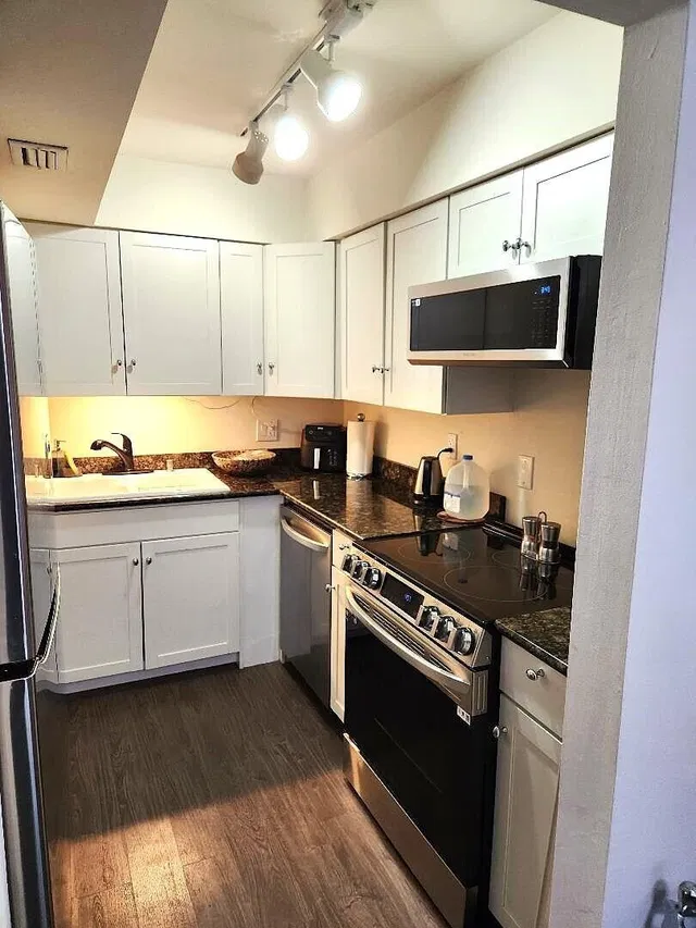  Unit C8 photo 11