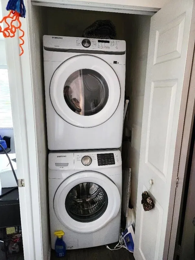  Unit C8 photo 23