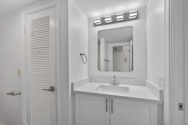 Unit 104J photo 8