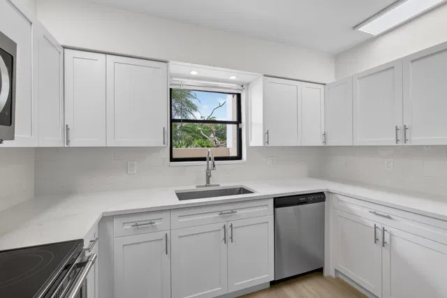 Unit 104J photo 17