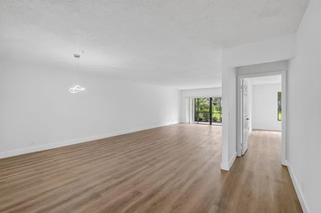 Unit 104J photo 22