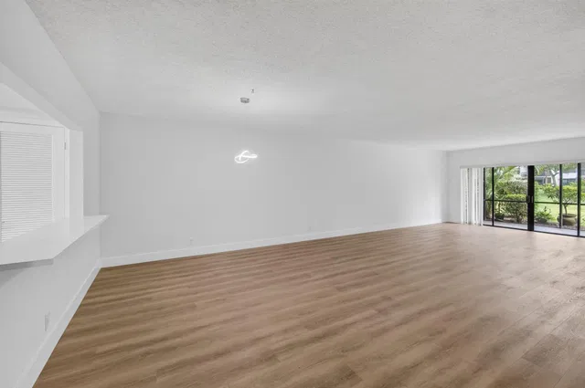 Unit 104J photo 23