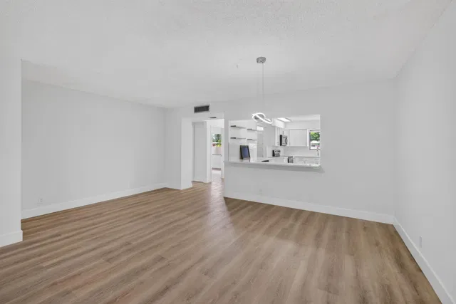 Unit 104J photo 26