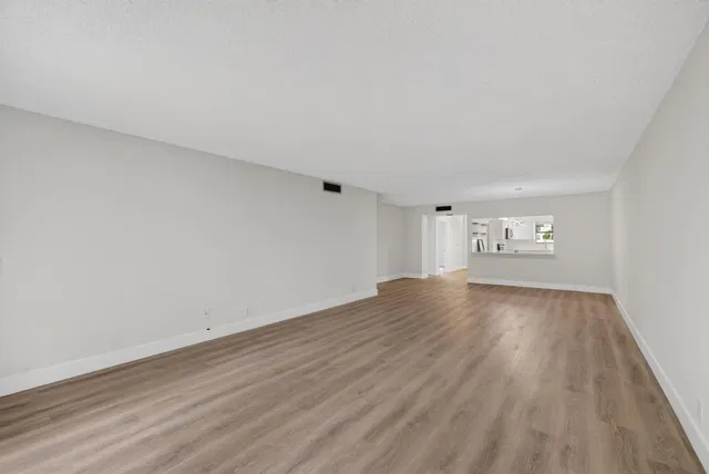 Unit 104J photo 29