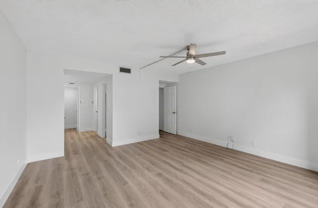 Unit 104J photo 32