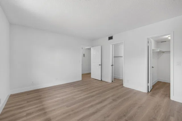 Unit 104J photo 42