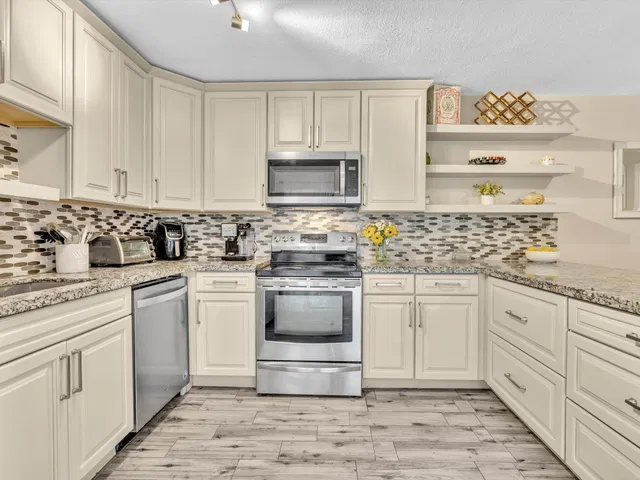  Unit 38B photo 16