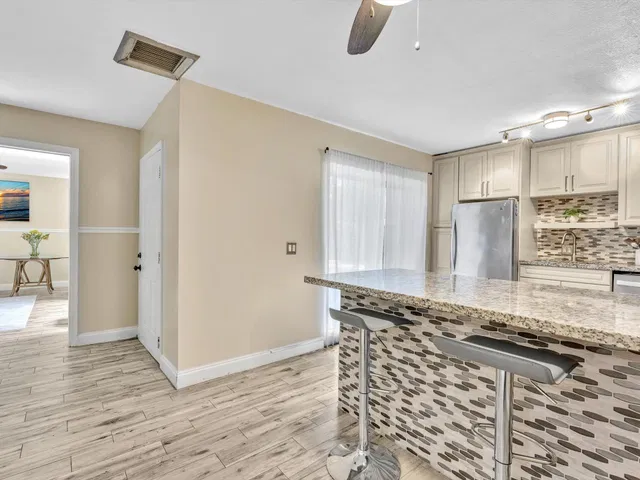  Unit 38B photo 18