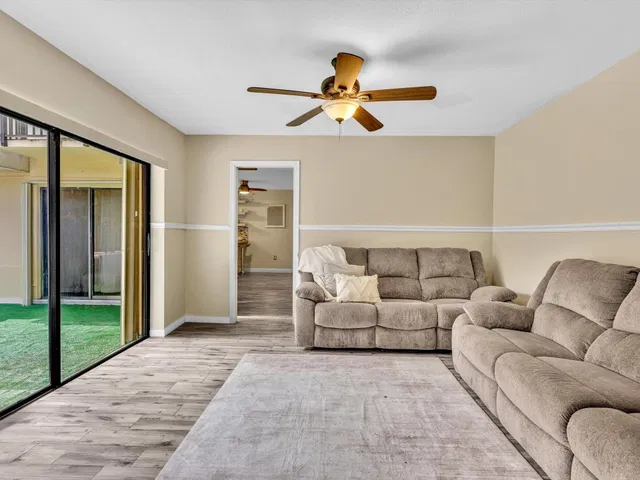  Unit 38B photo 23