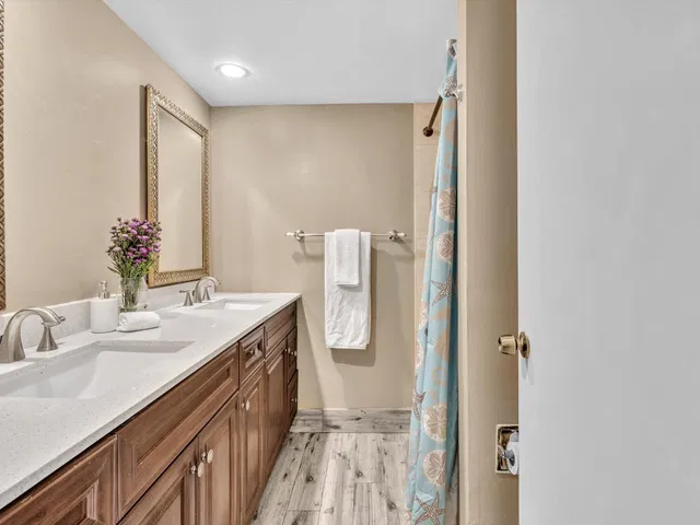  Unit 38B photo 32