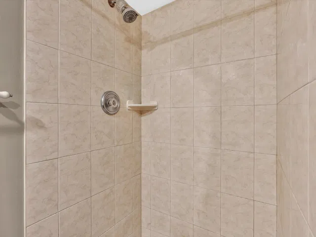  Unit 38B photo 33