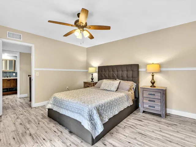  Unit 38B photo 36