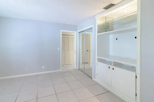  Residence photo 24