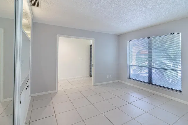  Residence photo 26