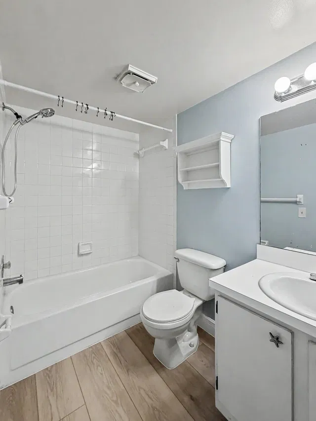 Unit 210 photo 8