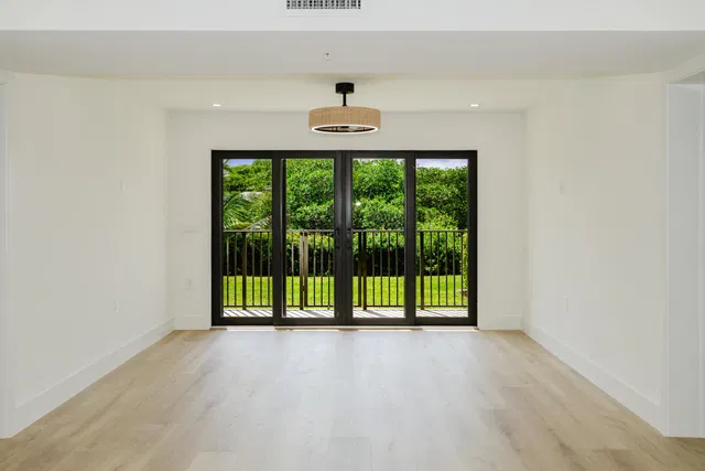 Unit 103 photo 19