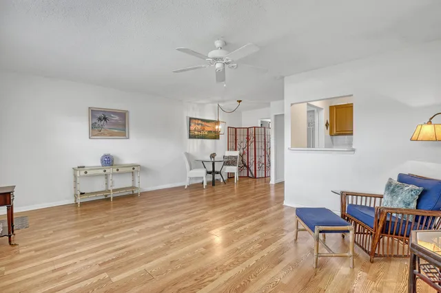Residence photo 2