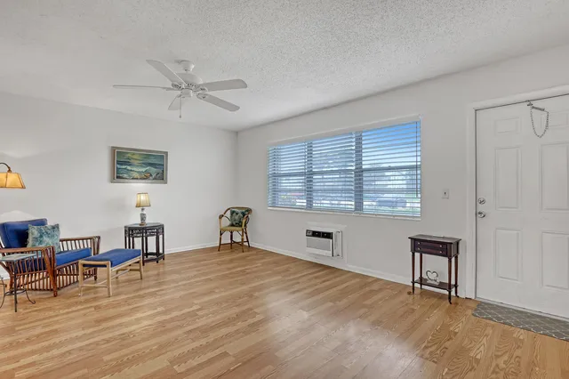 Residence photo 3