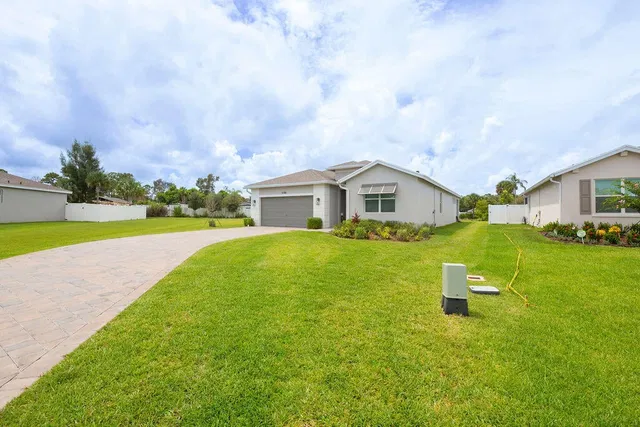 Residence photo 3