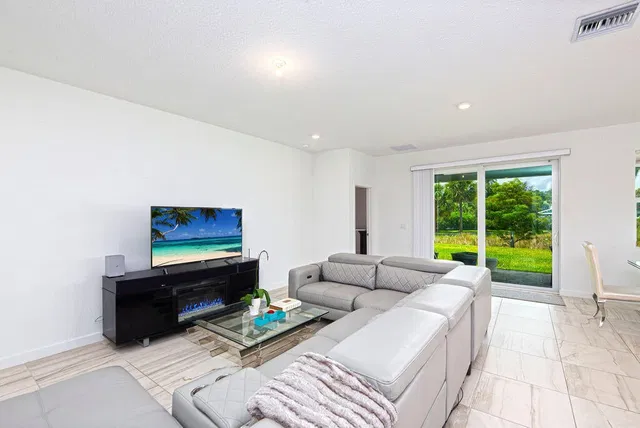 Residence photo 9