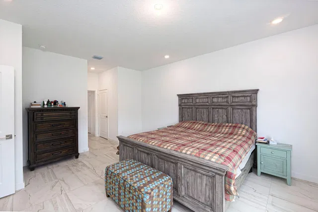 Residence photo 17