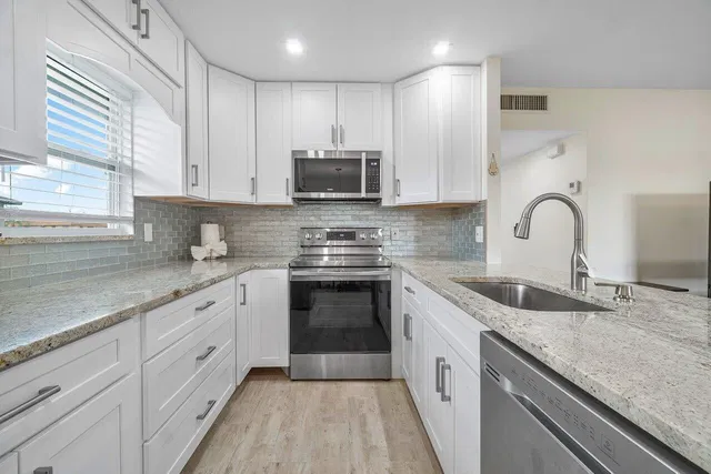 Residence photo 2