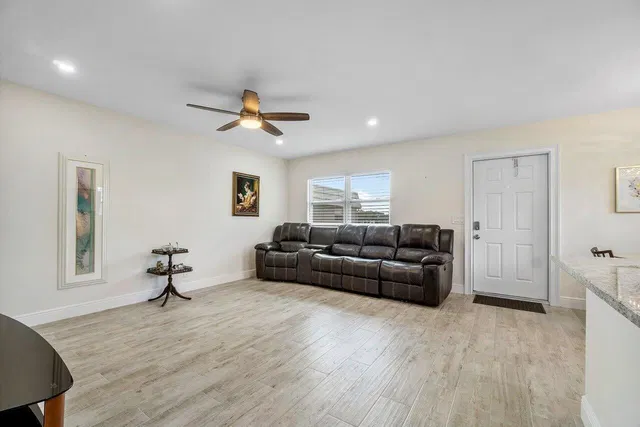 Residence photo 9