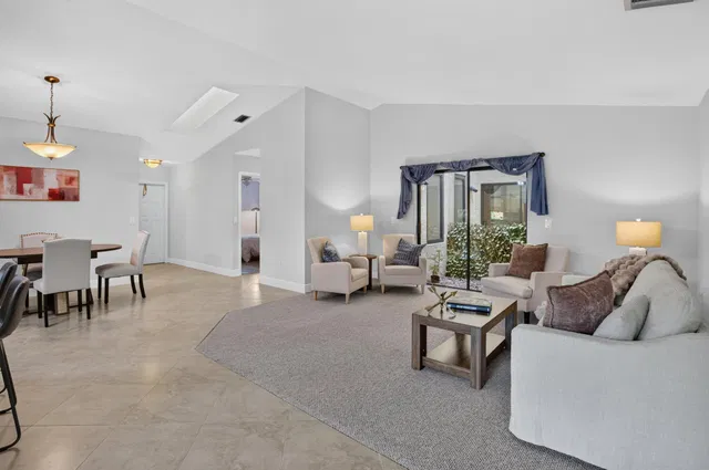 Residence photo 6