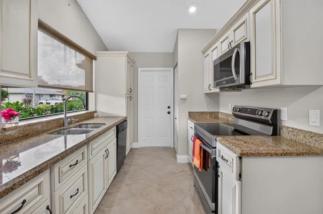 Residence photo 14