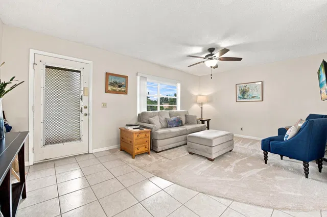  Residence photo 9