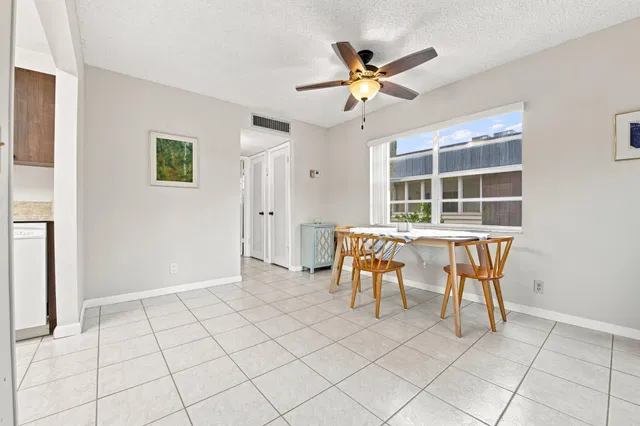  Residence photo 17