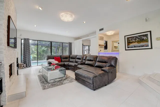 Residence photo 11