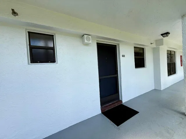 Unit 105 photo 3